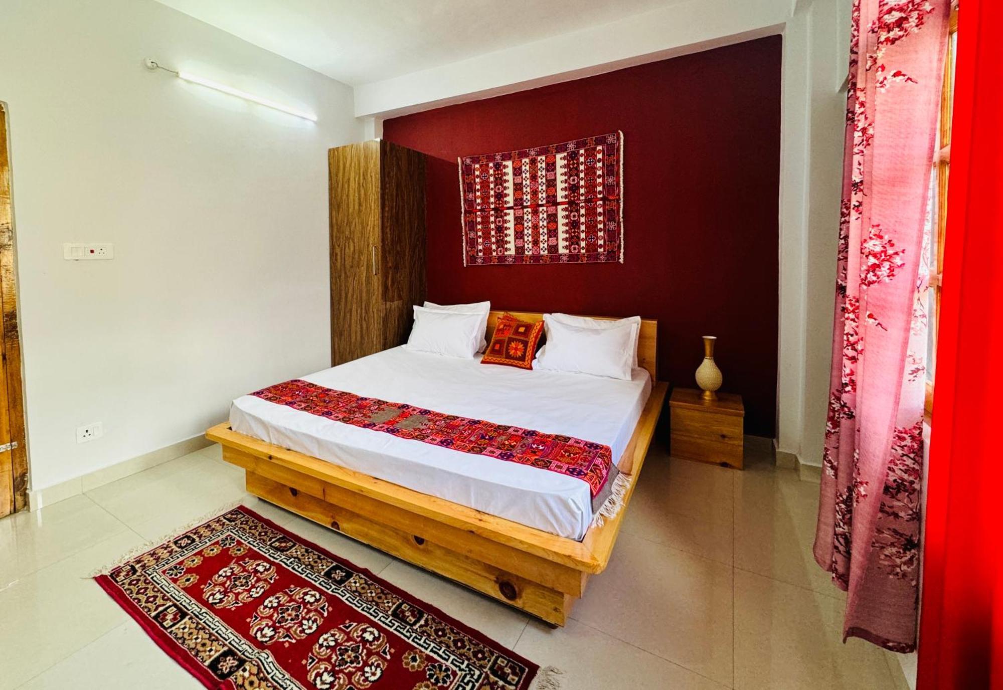 Pine View Retreat Homestay Кальпа Экстерьер фото